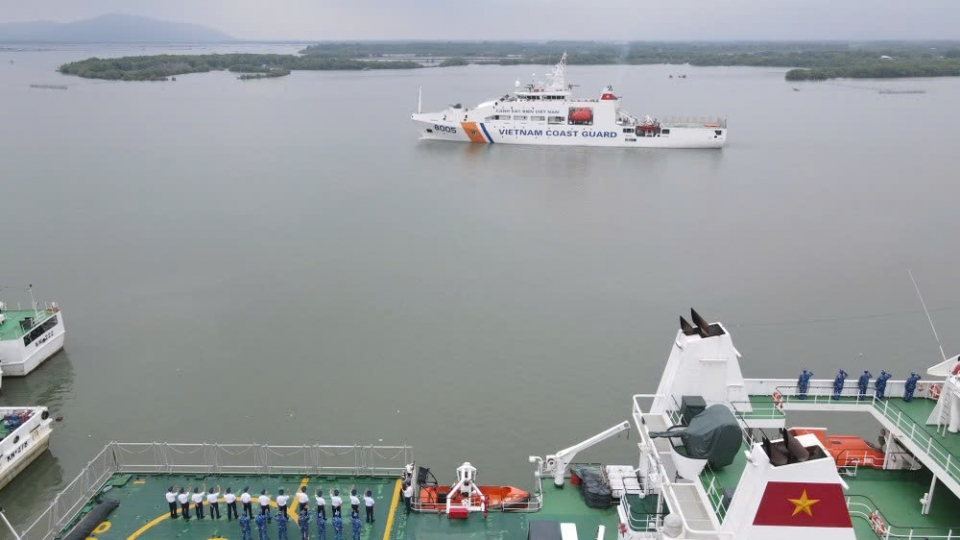 Vietnam Coast Guard vessel begins working trip to India